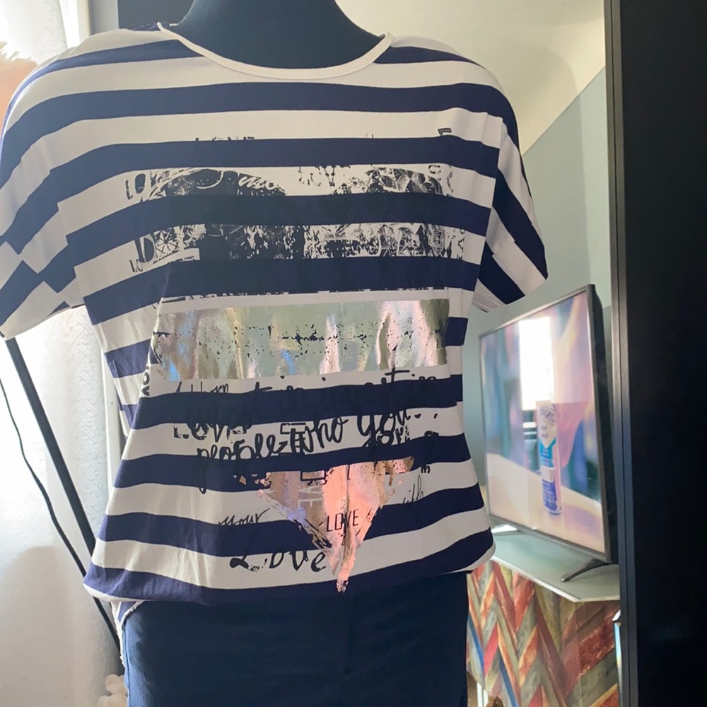 🌞🌞Navy and white strip T-shirt